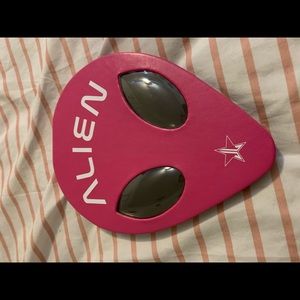 Discontinued Jeffree Star eyeshadow palette